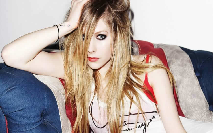 艾薇儿·拉维尼(Avril Lavigne)高清壁纸图片 1920x1200