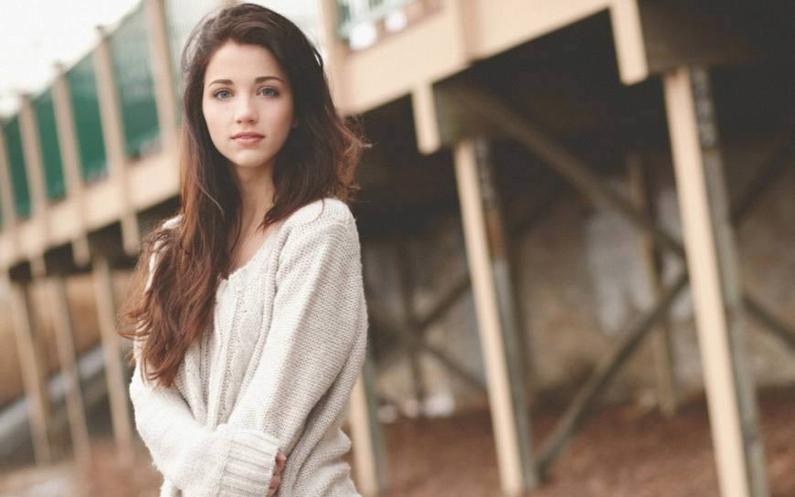 Emily Rudd高清壁纸图片 1920x1200