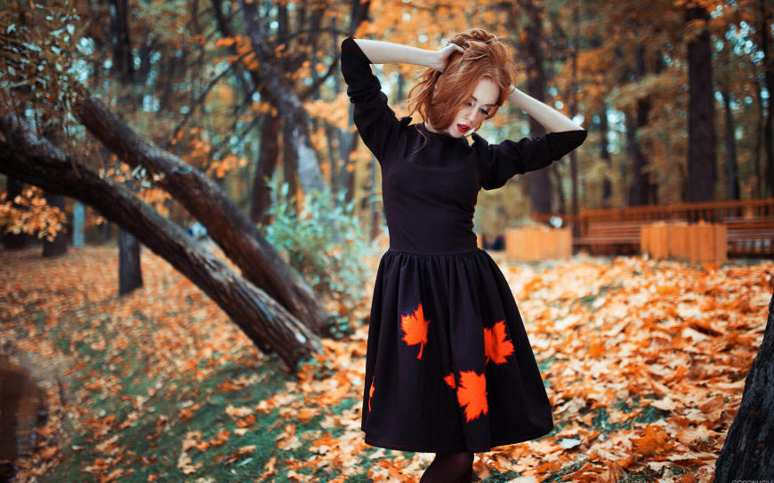 秋天穿黑裙子的美女高清壁纸图片 1920x1200