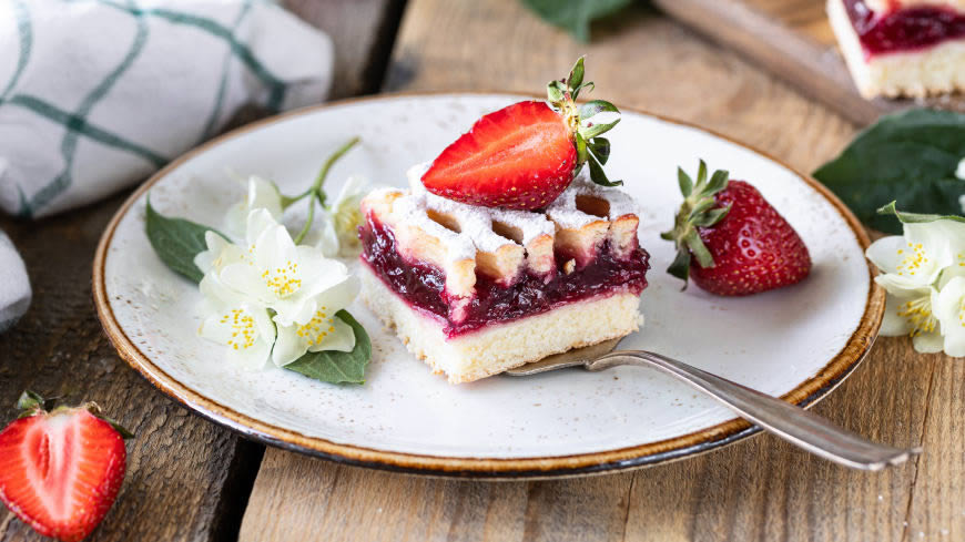 蓝莓酱草莓蛋糕高清壁纸图片 3840x2160