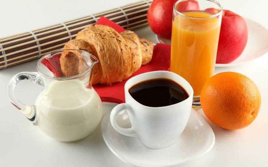 早餐 牛奶和水果高清壁纸图片 1680x1050