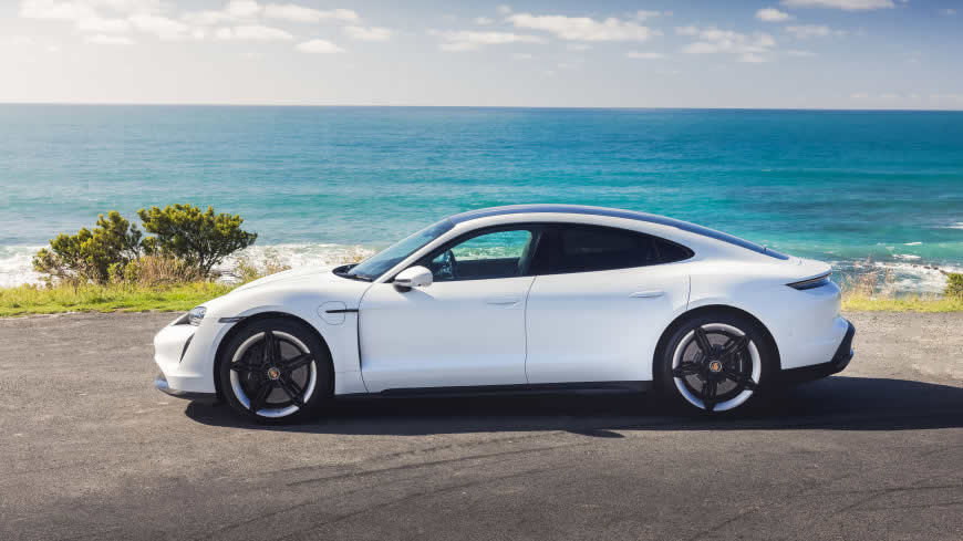2021款白色保时捷Taycan Turbo S纯电动跑车高清壁纸图片 3840x2160