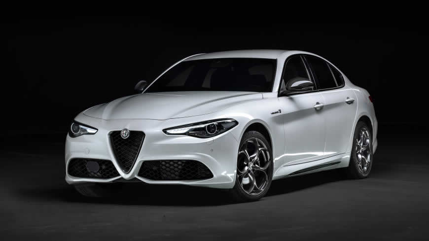 2021款白色阿尔法·罗密欧Giulia Veloce Ti Q4高清壁纸图片 5120x2880