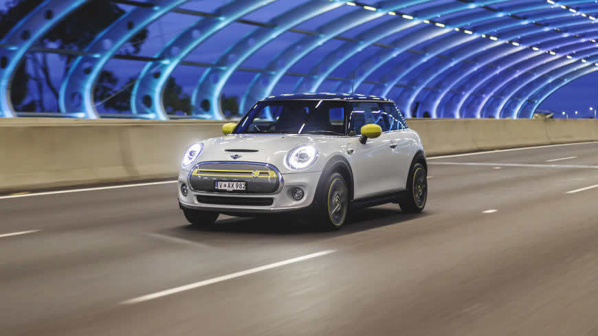 2020款MINI Cooper SE纯电动汽车高清壁纸图片 3840x2160