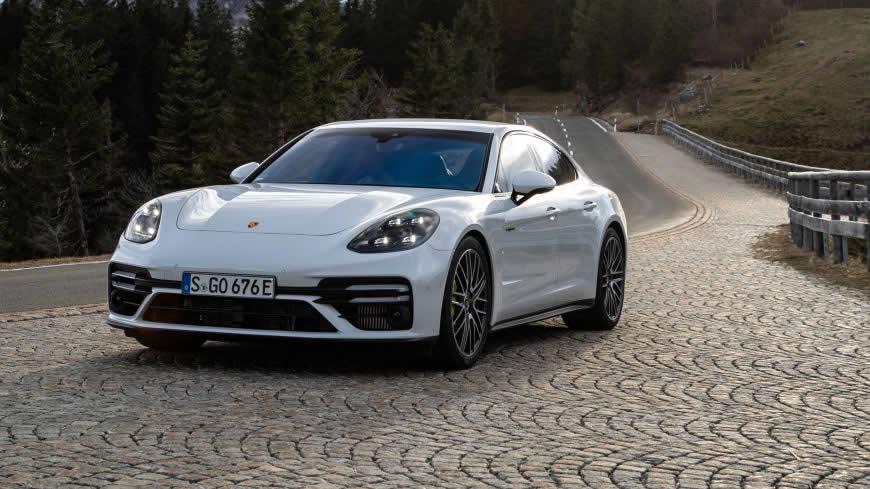 2021款白色保时捷Panamera Turbo S E-Hybrid高清壁纸图片 3840x2160