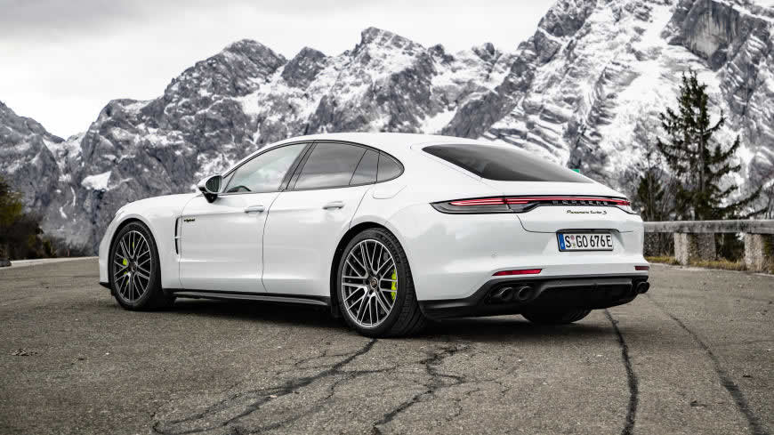 2021款白色保时捷Panamera Turbo S E-Hybrid高清壁纸图片 5120x2880