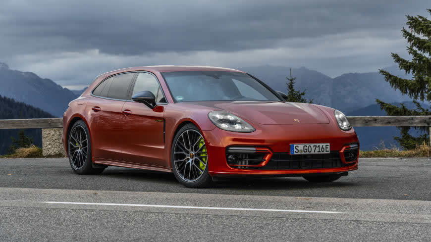 2021款红色保时捷Panamera 4 E-Hybrid Sport Turismo高清壁纸图片 5120x2880