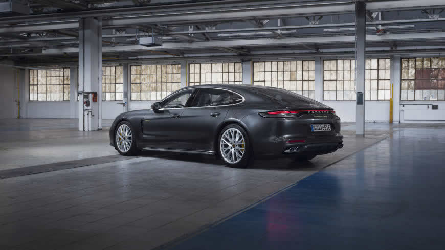 2020款黑色保时捷Panamera Turbo S E-Hybrid高清壁纸图片 5120x2880