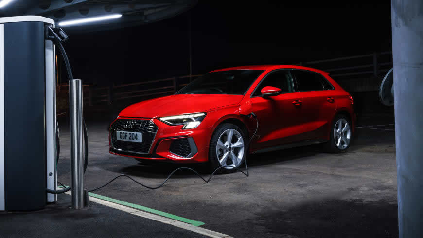 2020款红色奥迪A3 Sportback 40 TFSI e S line高清壁纸图片 5120x2880