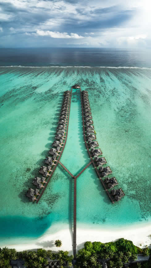 马尔代夫海滩度假屋高清壁纸图片 2160x3840