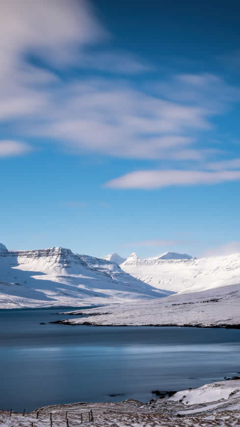 冰岛 山 湖泊 蓝天 白云高清壁纸图片 2160x3840