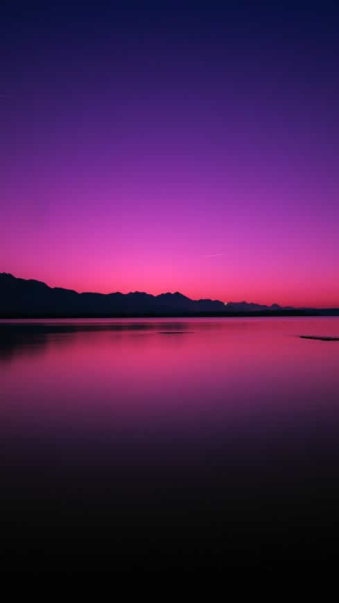 夜晚 粉红色的天空 平静的湖面高清壁纸图片 2160x3840