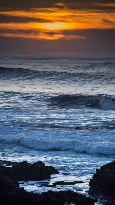 日落时的海面风浪高清壁纸图片 2160x3840