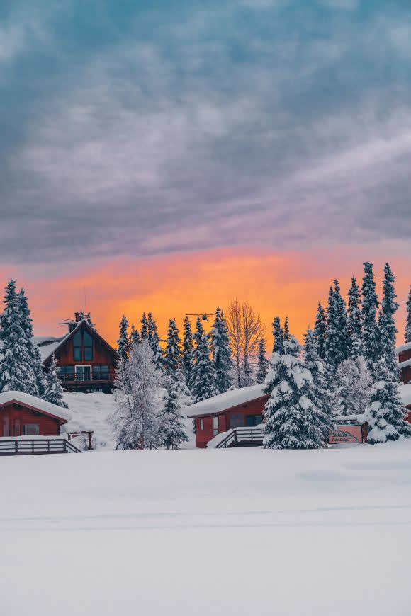 日落时分的村庄雪景高清壁纸图片 4000x6000