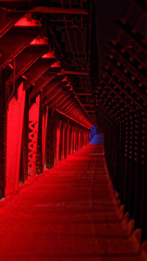 红色走廊高清壁纸图片 2160x3840