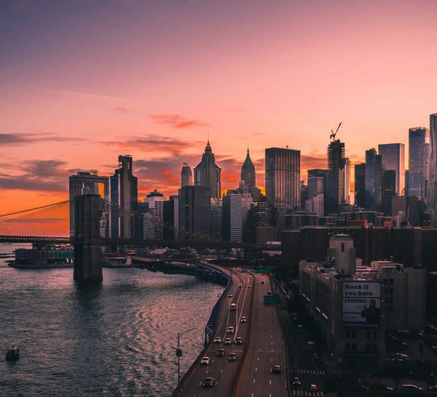 日落中的纽约城市景观高清壁纸图片 3430x3121