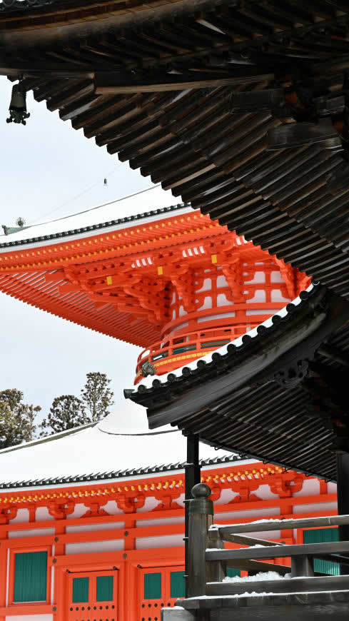 红色古建筑 阁楼一角高清壁纸图片 2160x3840