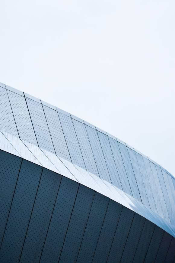 浅蓝色建筑墙面高清壁纸图片 4000x6000