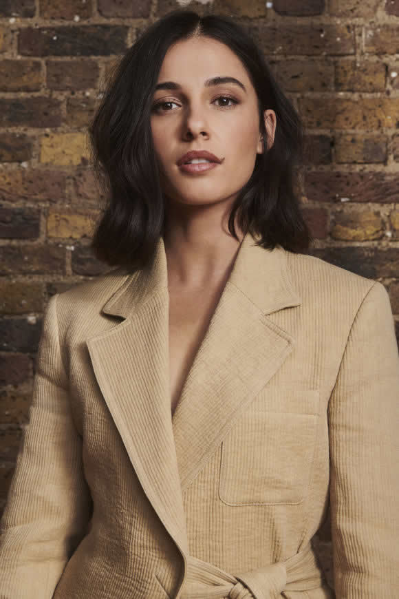 娜奥米·斯科特(Naomi Scott)高清壁纸图片 2362x3543