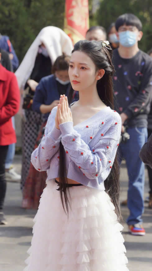 陈瑶双手合十高清壁纸图片 2160x3840