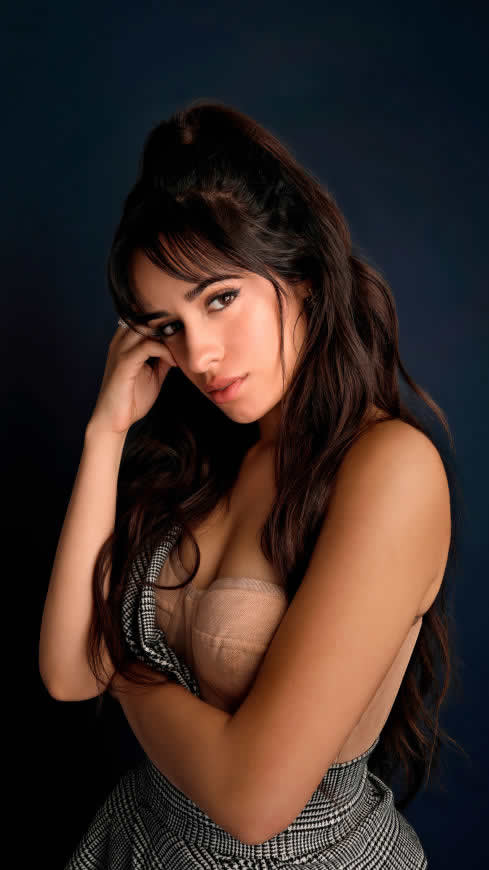 卡米拉·卡贝洛(Camila Cabello)高清壁纸图片 2160x3840