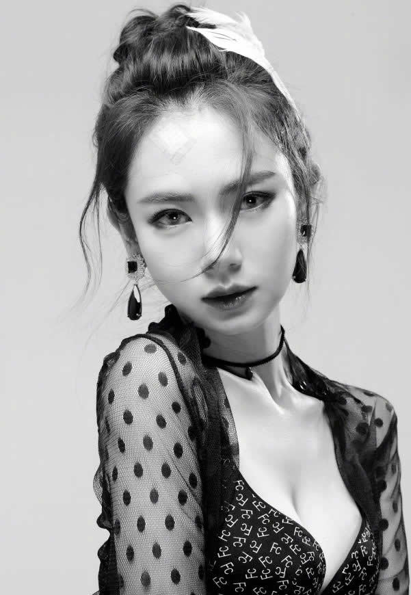戚薇高清壁纸图片 1597x2311