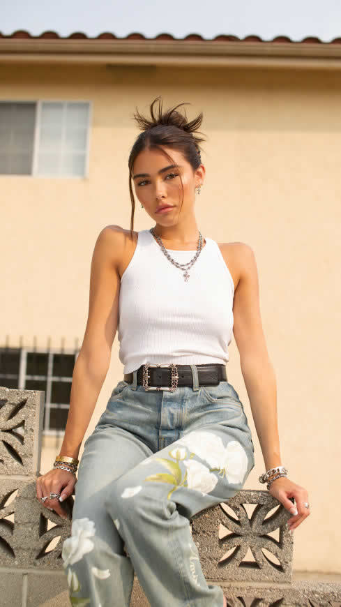 麦迪逊·比尔(Madison Beer)高清壁纸图片 2160x3840