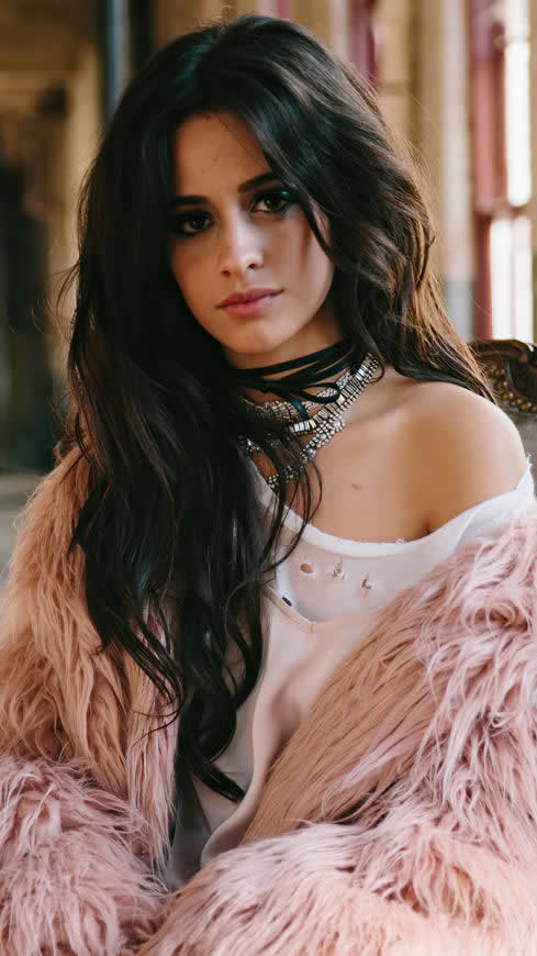 卡米拉·卡贝洛(Camila Cabello)高清壁纸图片 2160x3840