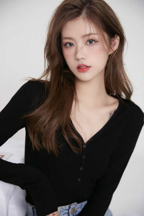 超高颜值小姐姐 石茜s高清壁纸图片 2559x3840