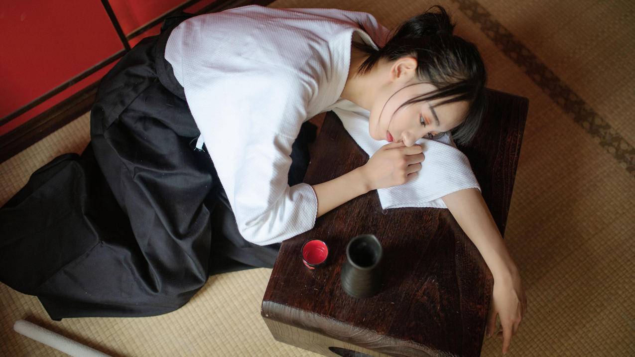 剑道服美女,武士,茶杯,4K美女高清壁纸