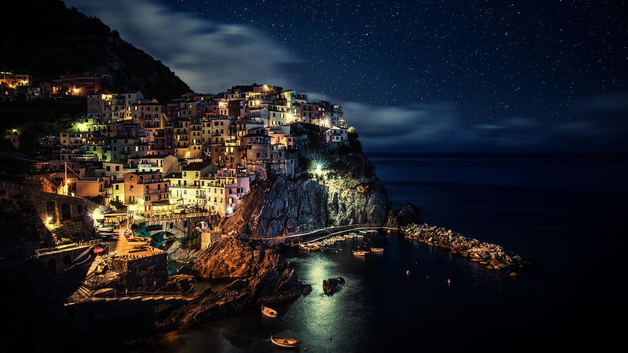 意大利马纳罗拉小镇夜景4K壁纸