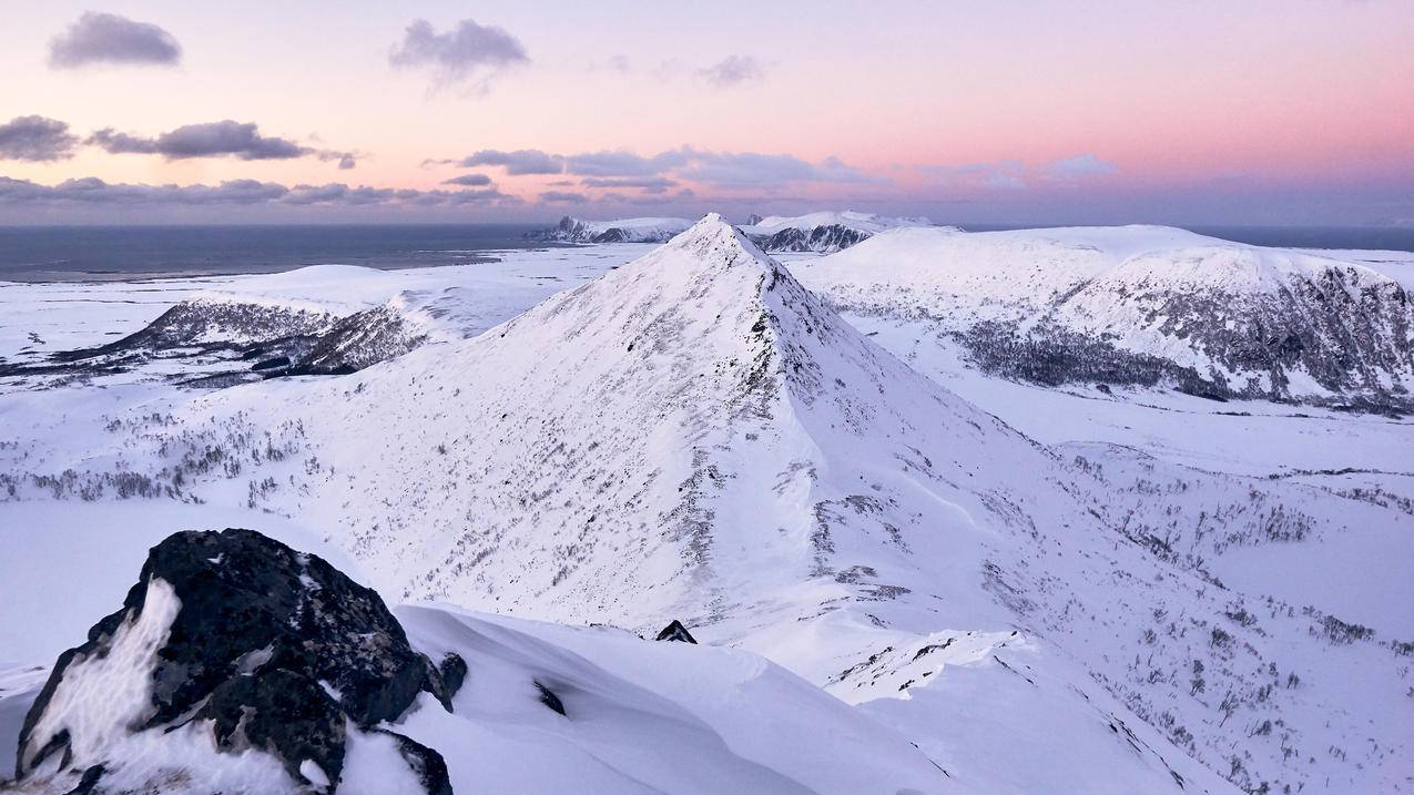 黄昏时的雪山岭,4k风景高清壁纸