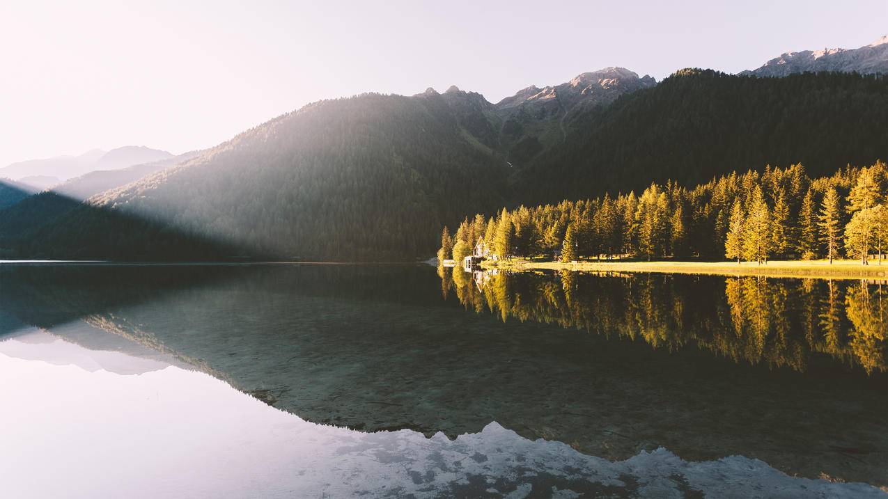 山水倒影,树林,湖泊,静止湖水,4k风景高清壁纸