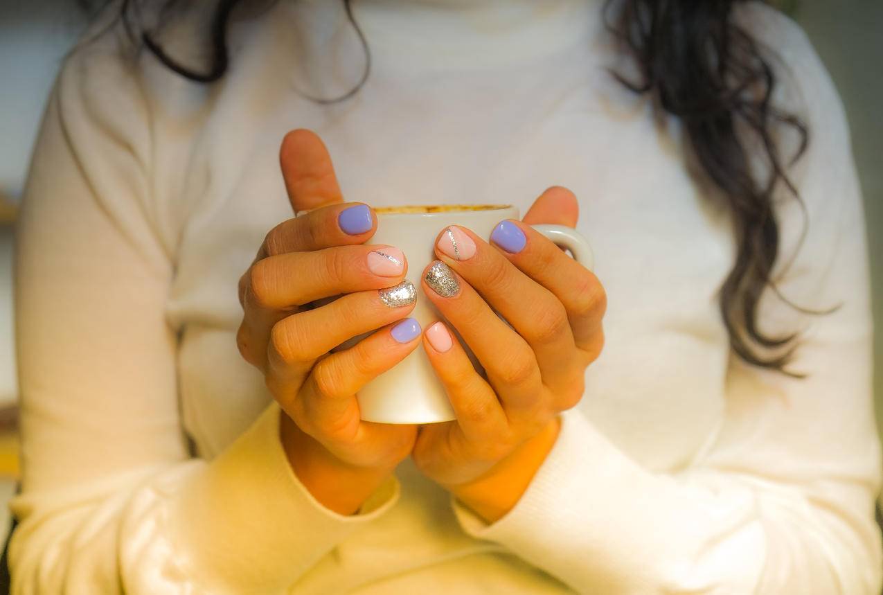 白长袖顶白杯女子