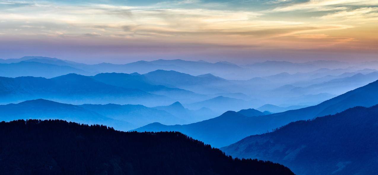 连绵山峰,连绵起伏的山8K风景壁纸