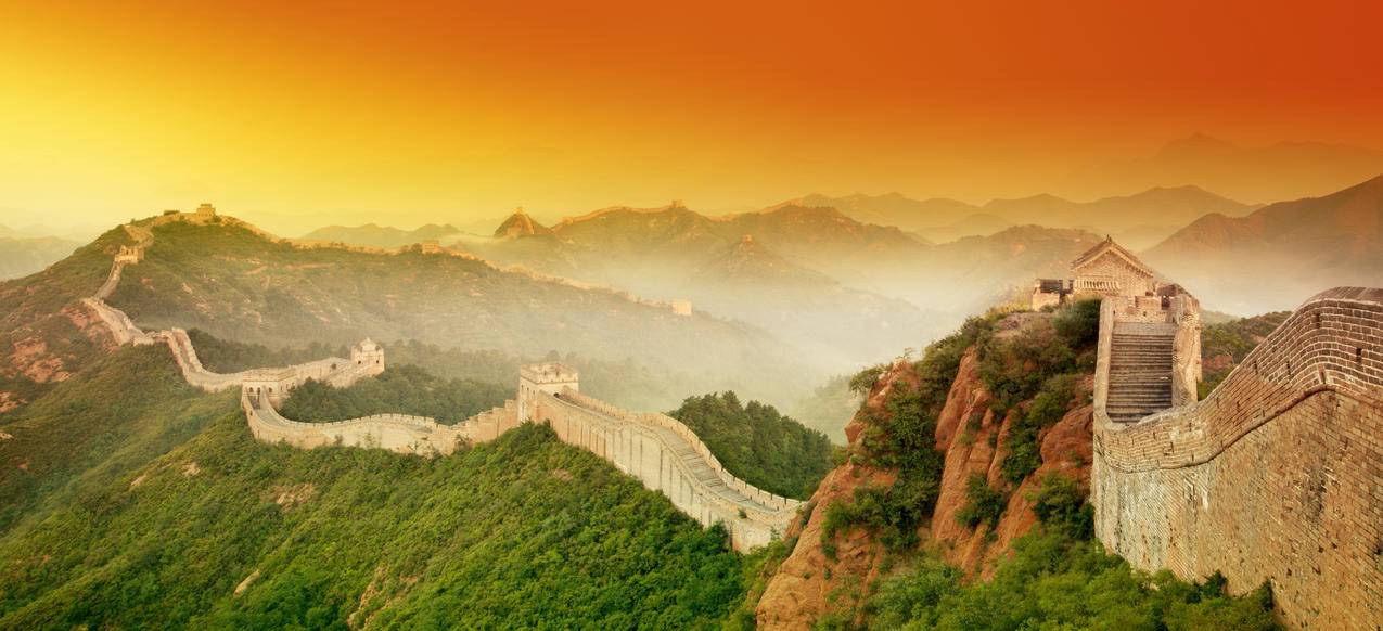 金色万里长城风景8K壁纸