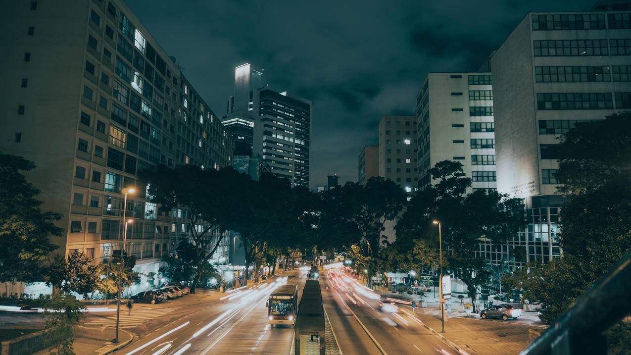 夜间城市汽车景观摄影