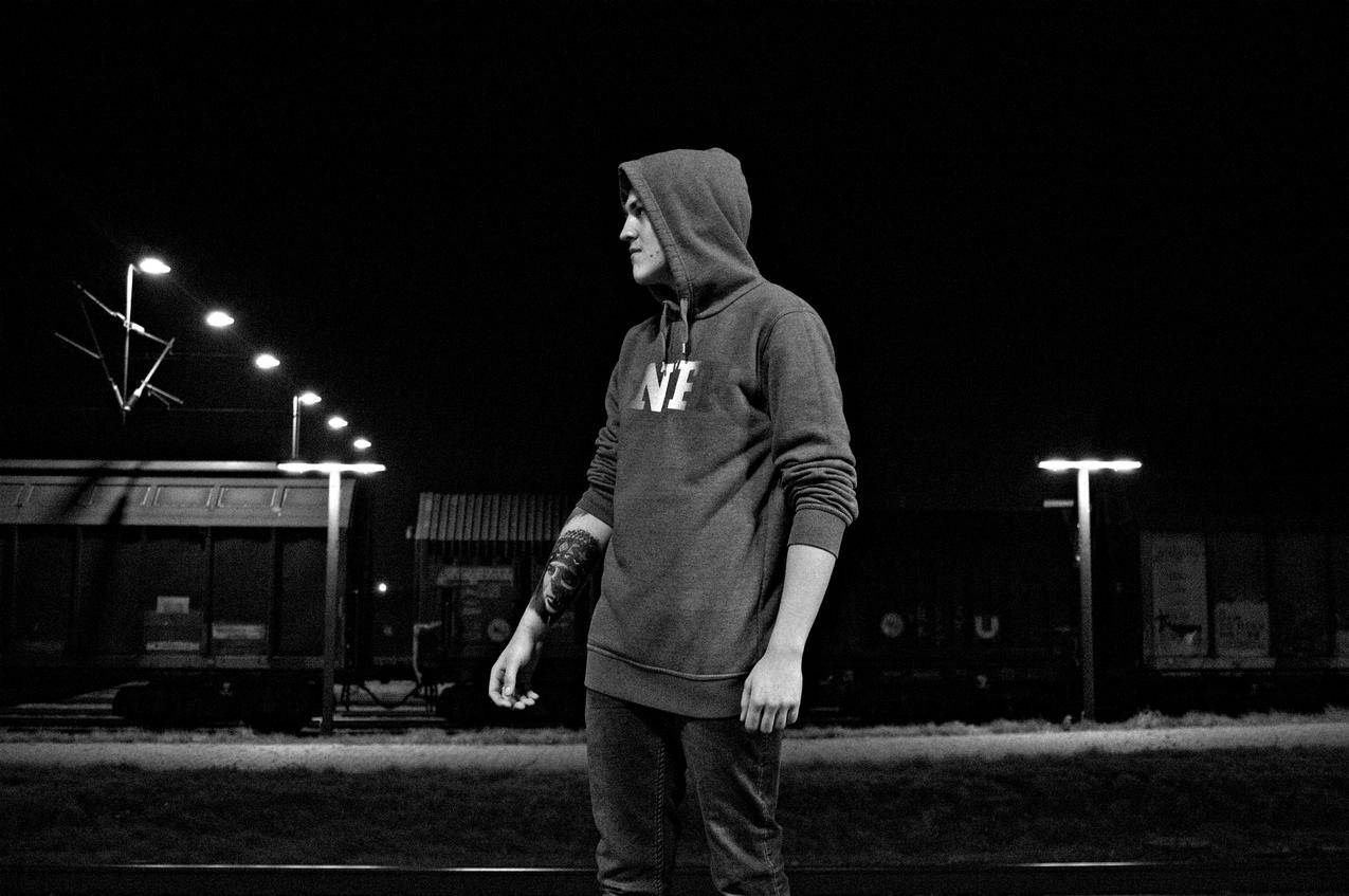 Gray,Pullover,Hoodie的人