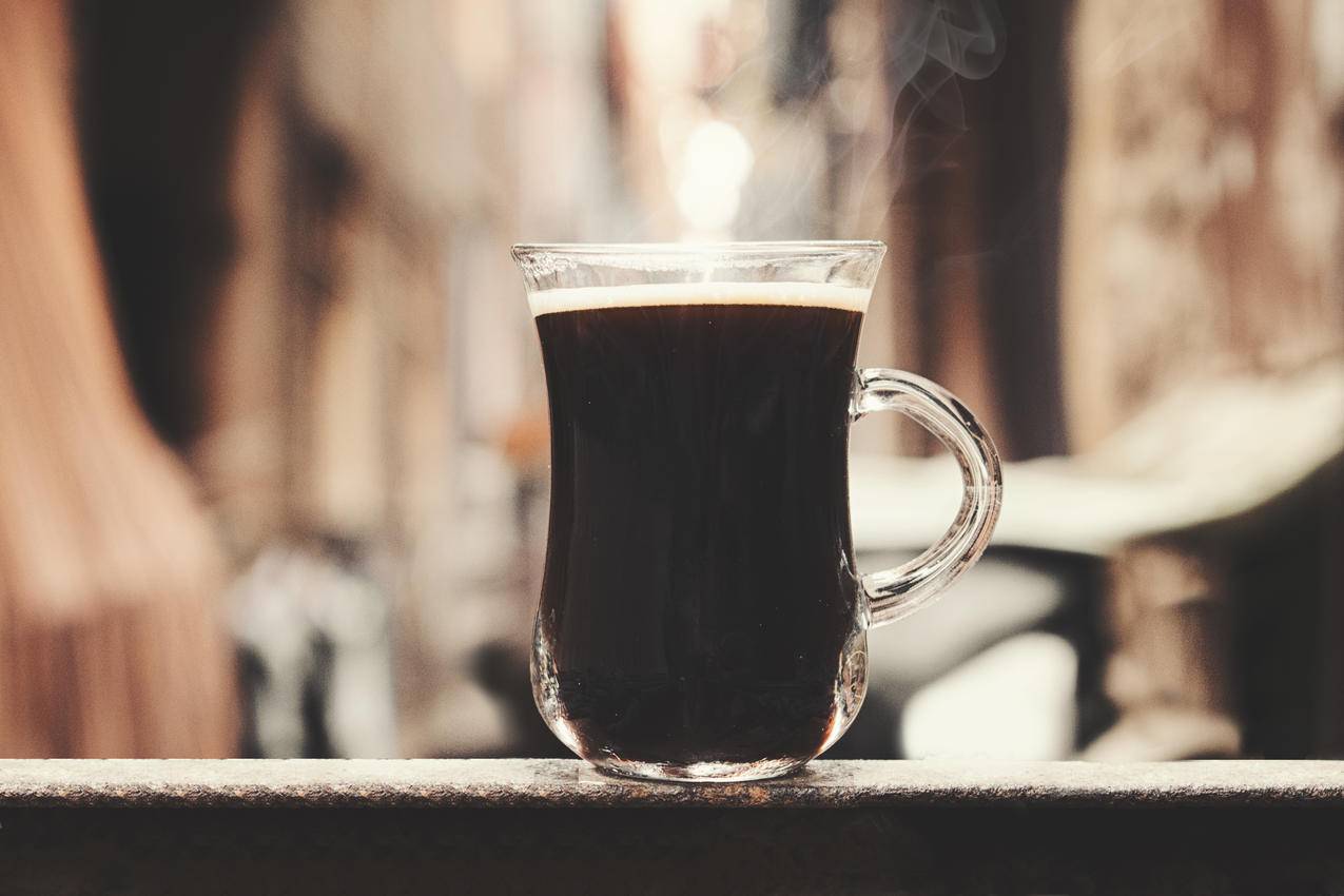 清澈的咖啡杯