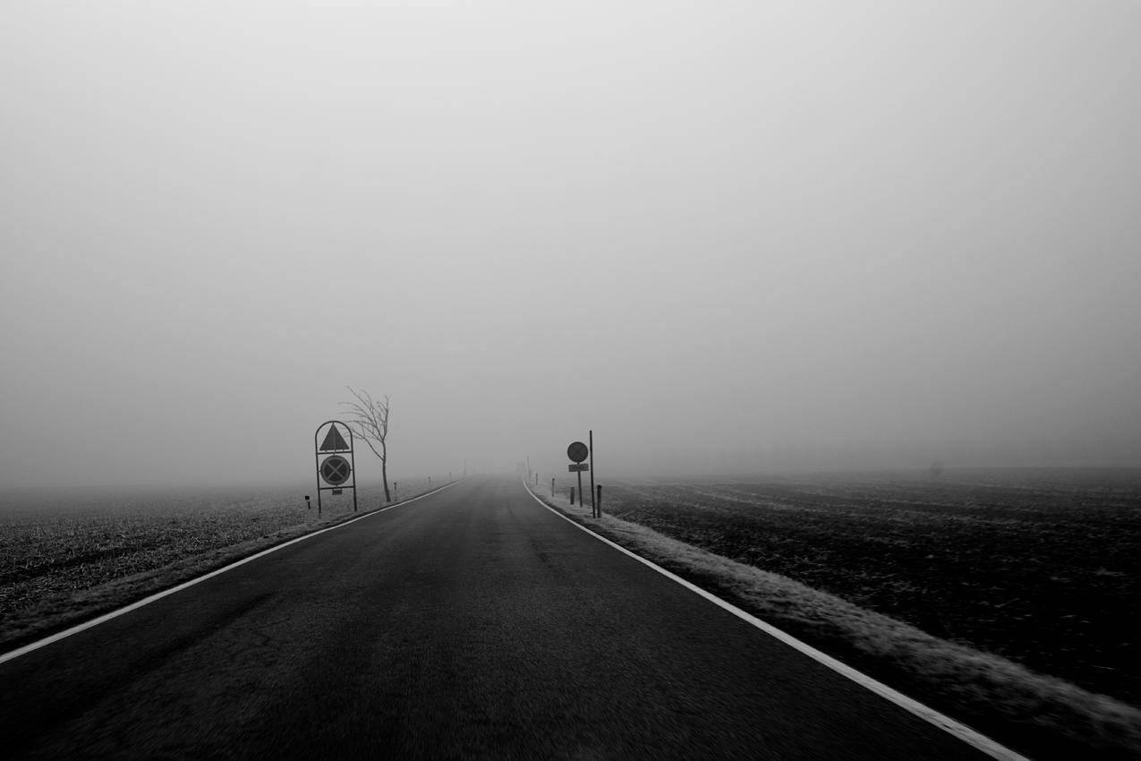 道路灰度摄影