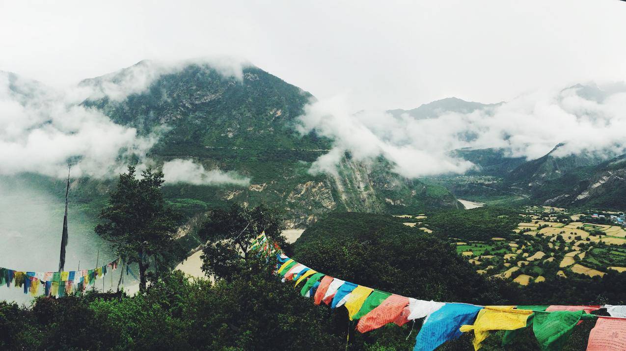 旗帜,高山,森林,超清壁纸