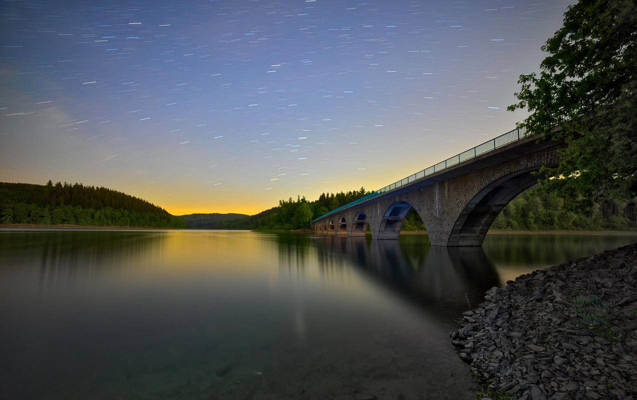 阿斯特罗,夜晚,桥,湖水,4K风景壁纸