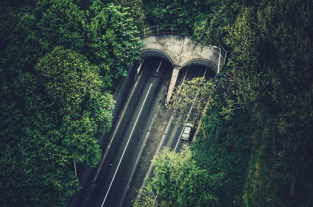 道路,隧道口,行驶的汽车,5k壁纸