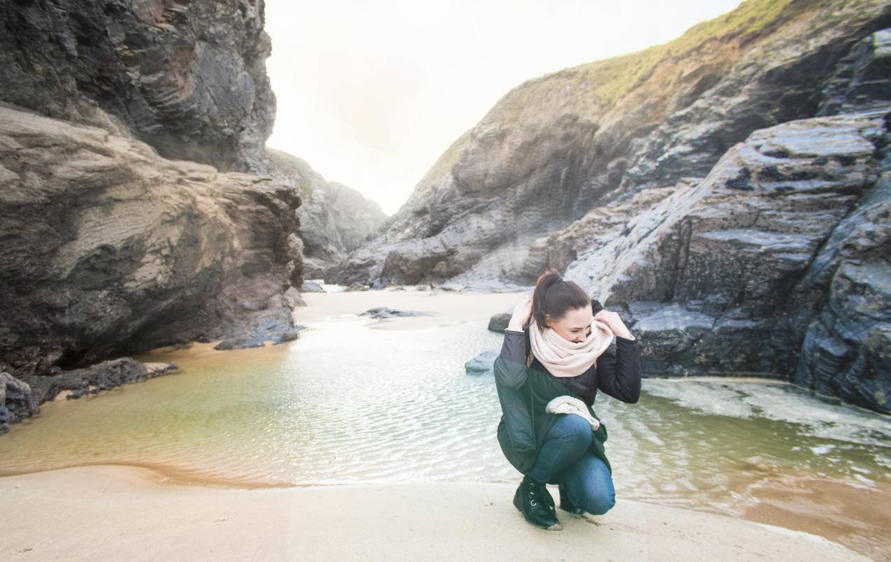 海边女人的图片