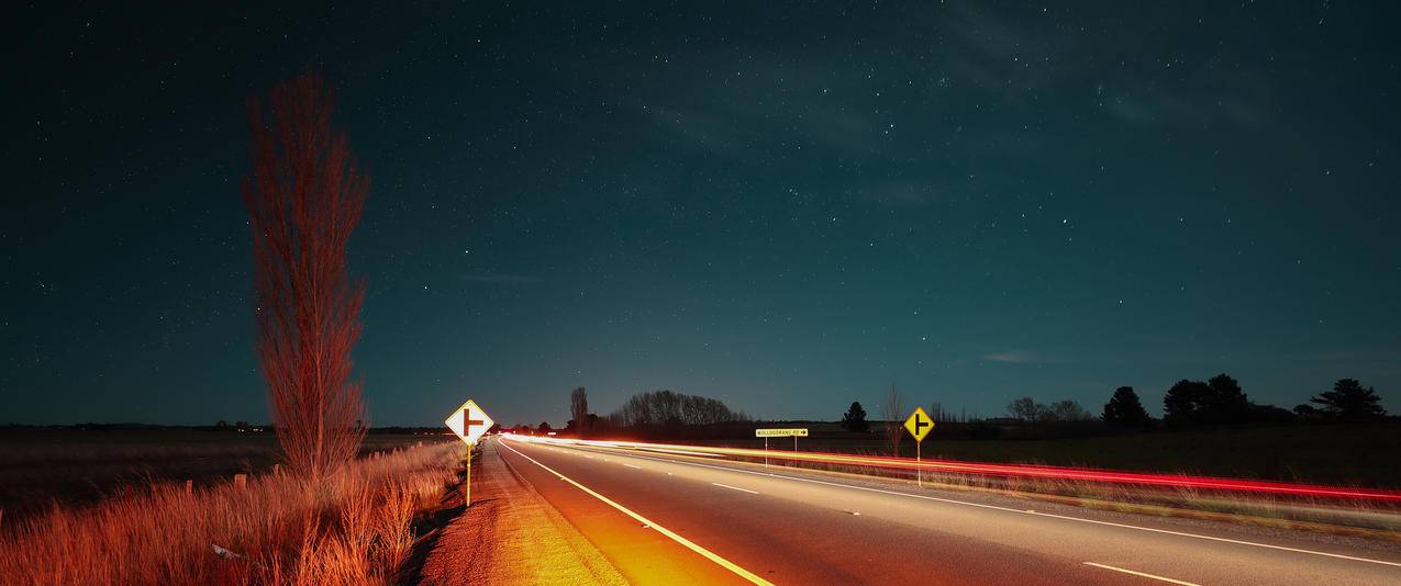 晚上的公路风景3440x1440壁纸