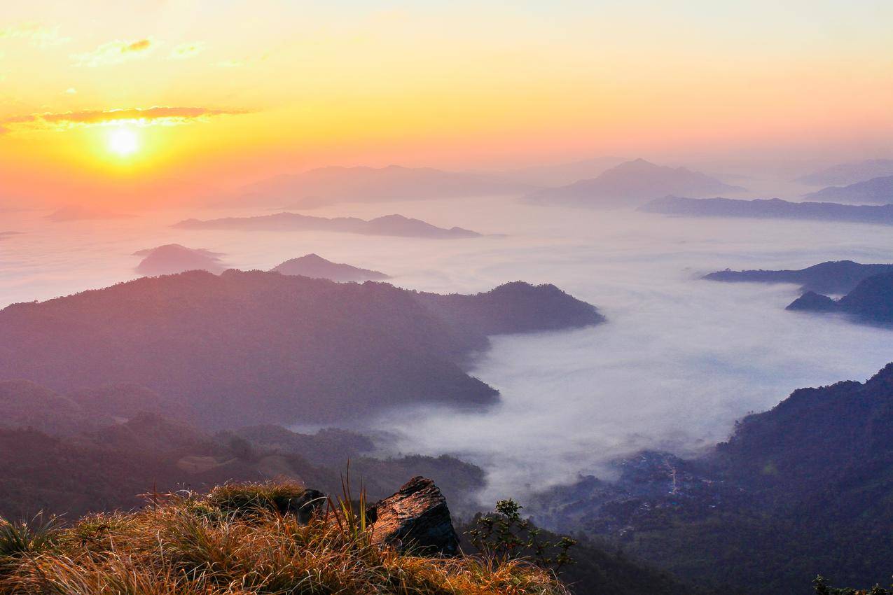 日出青山