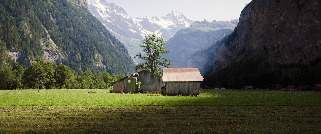 劳特布伦嫩Lauterbrunnen谷地风景3440x1440曲面屏壁纸
