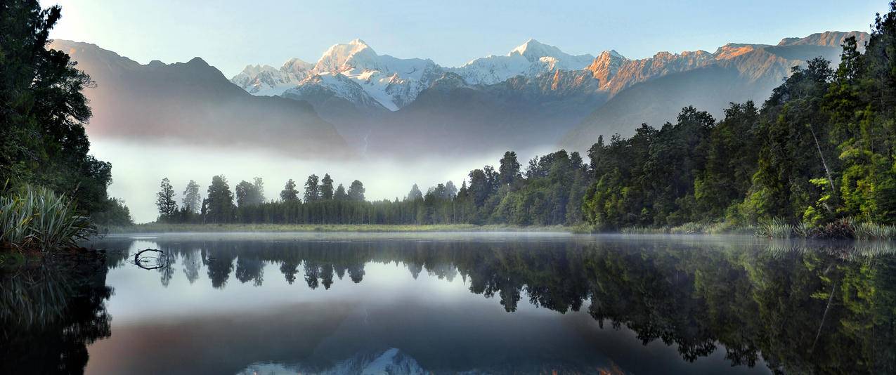 美丽的湖水与雪山3440x1440风景壁纸